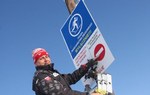 Przy trasach narciarskich ustawiono dodatkowe tablice informacyjno-ostrzegawcze