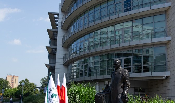 Na zdjęciu jest widoczny pomnik Adama Loreta/ Fot. Filip Kaczanowski