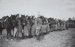 Na czarno-białym zdjęciu widać mężczyzn ubranych w wojskowe stroje (Orenburski pułk kozacki 10.DK)/ Arch. dr. S. Nielipowicza