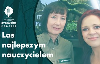 Okładka 81 odcinka podcastu Między Drzewami pt. Las najlepszym nauczycielem, na zdjęciu dwie kobiety