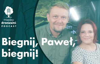 Okładka 76 odcinka podcastu Między Drzewami pt. Biegnij, Paweł, biegnij. Na zdjęciu kobieta i mężczyzna