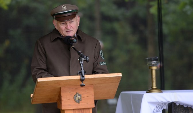 Przemawiający dyrektor generalny Lasów Państwowych Józef Kubica