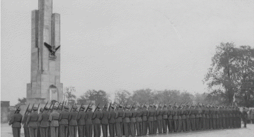 Zdjęcie przedstawia przysposobienie wojskowe leśników w czasie II wojny światowej, fot. Narodowe Archiwum Cyfrowe